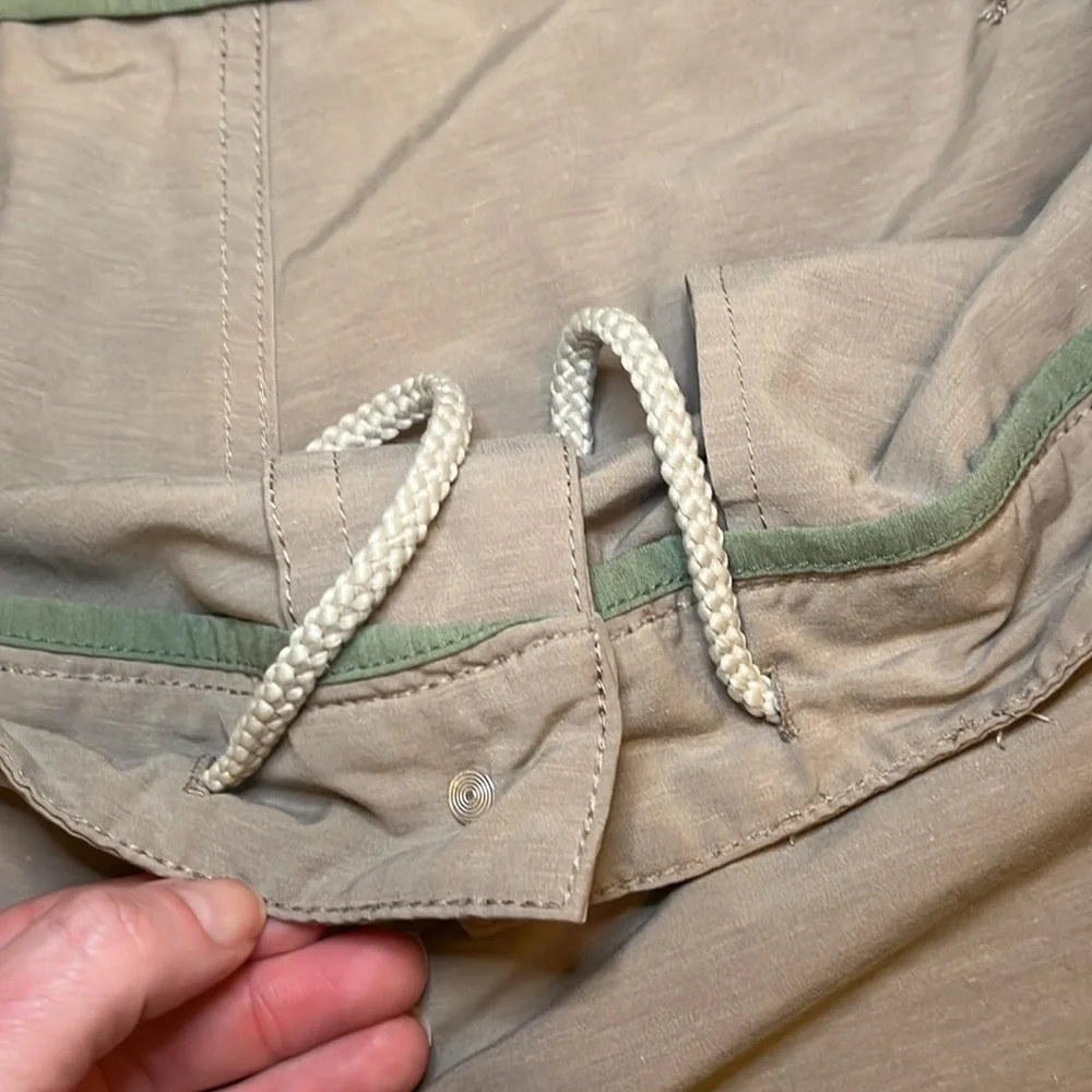 FAHERTY MEN'S ALL DAY SHORTS IN KHAKI EUC 36